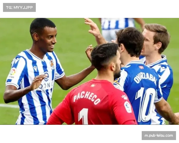 维拉蒂莱曼斯后场长传调度 成反击发起第一发起点